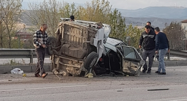 Feci Kazada Otomobil Hurdaya Döndü: 2 Yaralı  