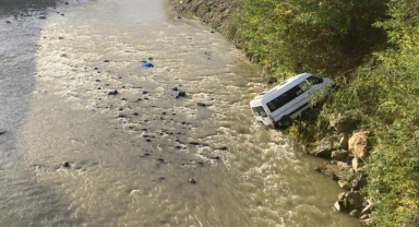 Giresun'da Minibüs Dere Yatağına Yuvarlandı!