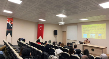 Giresun’da “Türk Kültürü ve Siyaseti Açısından Divanü Lügati't Türk” Konferansı Gerçekleştirildi