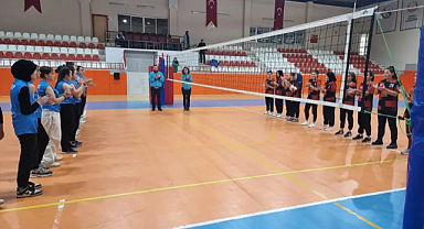 Giresun'da Yıldız Kızlar Voleybol Karşılaşmaları Başladı