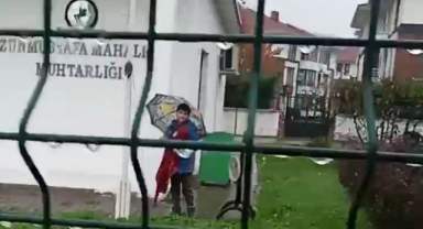 Küçük Çocuktan Duygulandıran Hareket