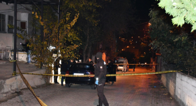 Otomobilin İçinde Kendini Vurdu