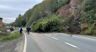 Rize’de Ulaşıma Heyelan Engeli