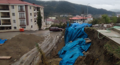 Sağanak Yağışlar Kazı Yapılan Alanda Heyelana Neden Oldu