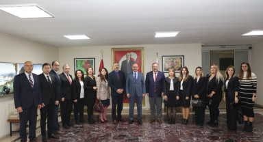 Vali Serdengeçti Öğretmenler Günü’nü Kutladı