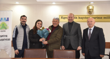 Voleybol İl Birincilerinden Başkan Karadere’ye Ziyaret