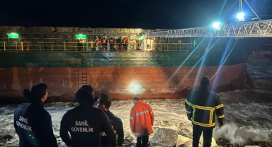 Yük Gemisi Karaya Oturdu