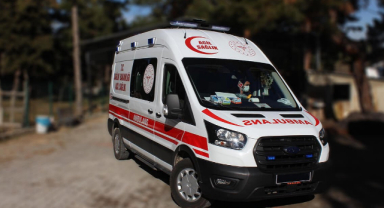 AK Parti Milletvekillerinden Şehre 2 Ambulanslı Destek