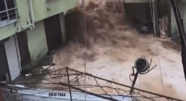 Film Sahnelerini Aratmayan Fırtına!