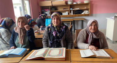 Giresun’un O İlçesinde Kadınlar Kuran-ı Kerim Öğreniyor
