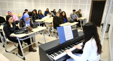 Kadınlar İlk Kez Üniversite Sıralarında