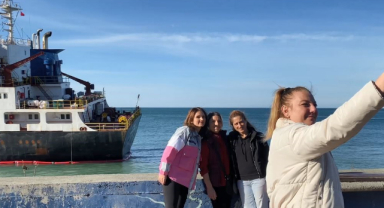 Karaya Oturan Gemide Fotoğraf Çılgınlığı 