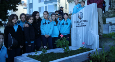 Sanatçı Kamil Sönmez Mezarı Başında Anıldı