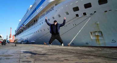 Yüzlerce Rus Turisti Taşıyan Gemi Samsun'a Geldi