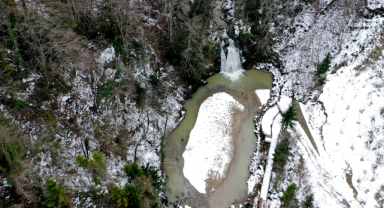 14 metreden dökülen o şelale turistlerin vazgeçilmezi oldu