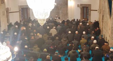 2024 yılının ilk sabahında aileler camilere akın etti