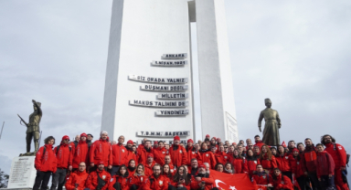 AKUT'tan Zaferin Yıl Dönümünde Anlamlı Yürüyüş