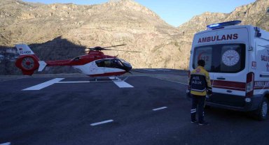 Ambulans helikopter minik Erva için havalandı