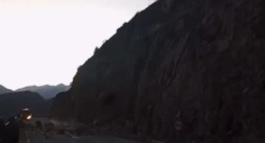 Artvin'de heyelan anı kamerada