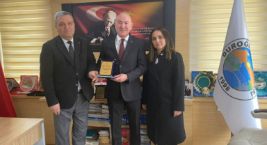 Başkan Çetin’e Eğitimcilerden Onursal Plaket!