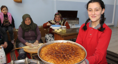 Bu baklavanın yapımında ‘kül’ kullanılıyor!