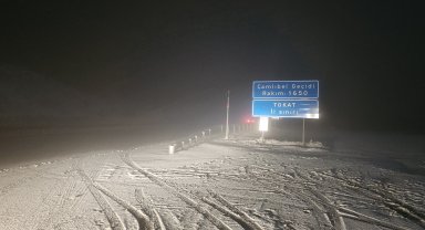 Çamlıbel'de sürücüler zor anlar yaşadı