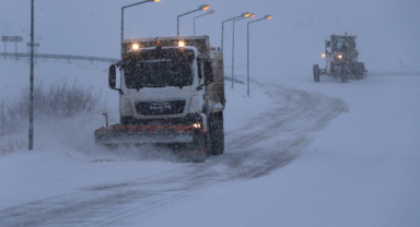 Ekipler yoğun kar mesaisinde   