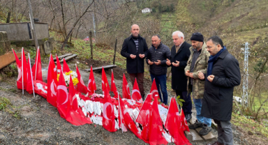 Giresunlu şehit kabri başında yad edildi
