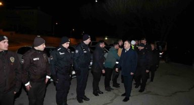 Görevi başındaki güvenlik güçleri ve sağlık personellerine yeni yıl ziyareti