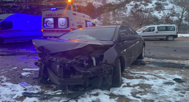 Gümüşhane'de trafik kazasında 4 kişi yaralandı