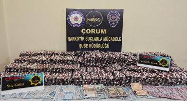 Çorum'da polise çarpıp kaçan uyuşturucu zanlıları kovalamacayla yakalandı