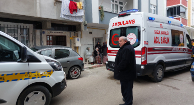 Hastane çalışanı genç evinde ölü bulundu