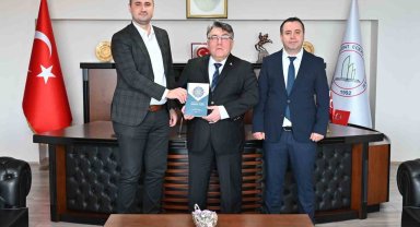 İnsan ve Toplum Bilimleri Fakültesi Tarih Bölümünden Rektör Özölçer'e ziyaret