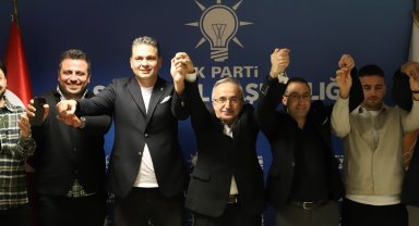 İYİ Parti'den istifa eden 11 kişi AK Parti'ye geçti