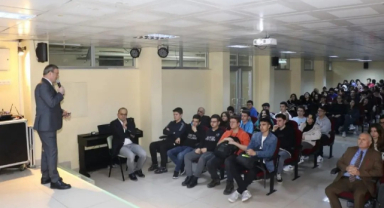 Öğrenciler, Çakırmelikoğlu'nun Kariyer Sırlarını Keşfetti