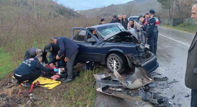 Ordu'da 2 Otomobil Çarpıştı: 3 Yaralı