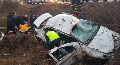 Otomobil şarampole uçtu! 1'i çocuk 4 yaralı   