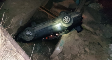 Otomobil sulama kanalına uçtu: 2 yaralı