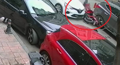 Otomobilin çarptığı motosikletli havada takla attı!