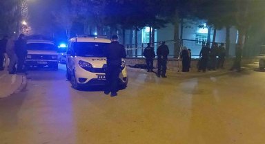 Yabancı uyruklu genç kaldırımda ölü bulundu