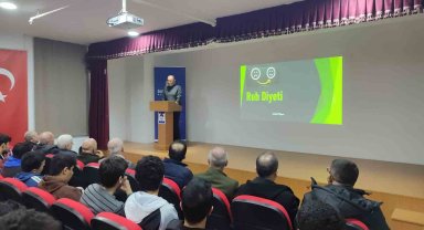 Yazar Salih Uyan üniversite öğrencileri ile buluştu