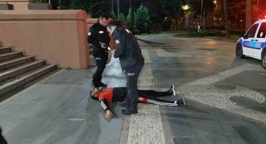 Yeni yılın ilk dakikalarında sokakta baygın bulundu