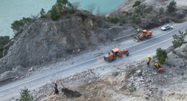 Artvin-Hopa kara yolunda çalışmalar sürüyor