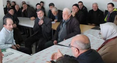 Çiftçilerin ayağına giderek bilgilendiriyorlar