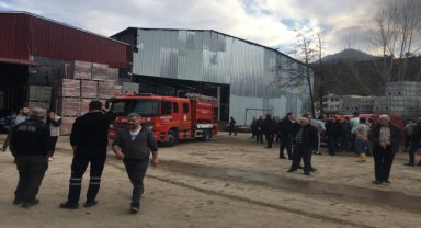 Keşap'ta inşaat malzemeleri deposu yandı