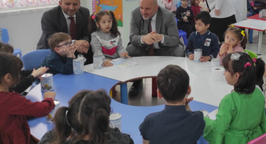 Minikler harçlıklarını Filistin için bağışladı