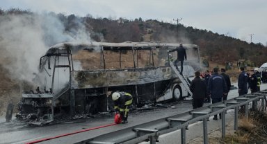 Yolcu otobüsü kamyona çarptı: 2 ölü, 5 yaralı