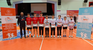 Aksu Şehit Hakan Gemici Ortaokulu Badminton Türkiye Finallerine Katılacak