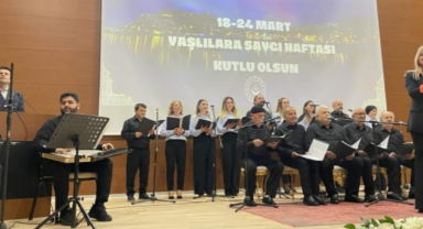 Huzurevi sakinleri doyasıya eğlendi