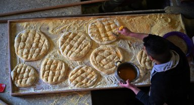 Tarihi fırınlarda pide mesaisi başladı